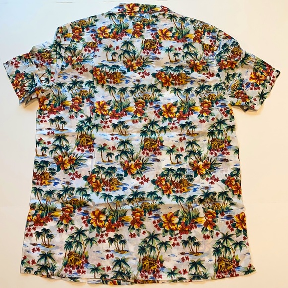 Sonoma Men’s Medium Tropic “Camp Shirt” Short Sleeve Button Shirt D26 - Picture 2 of 10